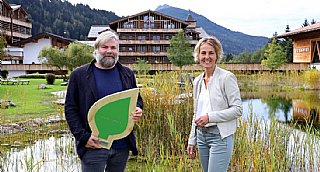 Puradies in Leogang erhält umwelt blatt salzburg2020 für „umweltverträglich urlauben“