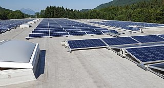 Photovoltaik-Anlage der G. S. Altotec GmbH in Koppl © umwelt service salzburg
