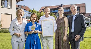 Sabine Wolfsgruber (GF uss), Maria Ammerhauser (GF), Raimund Schörghofer (GF), Romana Jantscher (Nachhaltigkeitsbeauftragte), Andreas Tschulik (BMK) © uss