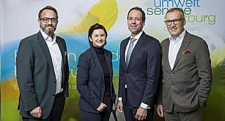 vlnr.: Michael Baminger (Vorstand Salzburg AG), LH-Stv. Marlene Svazek, Alexander Rehbogen (GF umwelt service salzburg) und Manfred Rosenstatter (WKS) © uss_Neumayr
