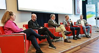 Eine spannende Podiumsdiskussion zwischen Expert:innen. © Neumayr_uss